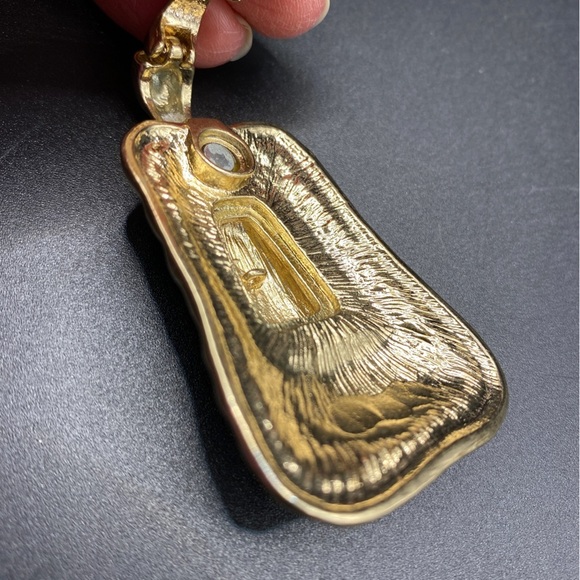 Chunky Goldtone Faux Turquoise Magnetic Pendant - Picture 4 of 7